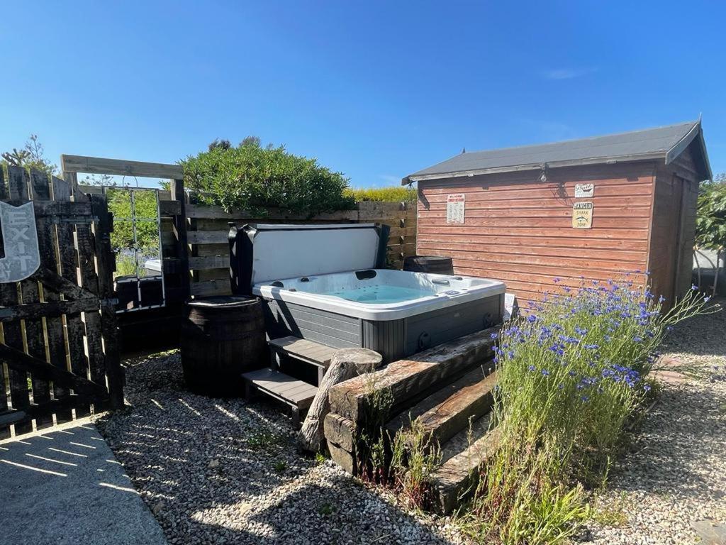 Baywatch Mawgan Porth Spacious Home Sleeps 9, Games Room, Parking & Garden Luaran gambar